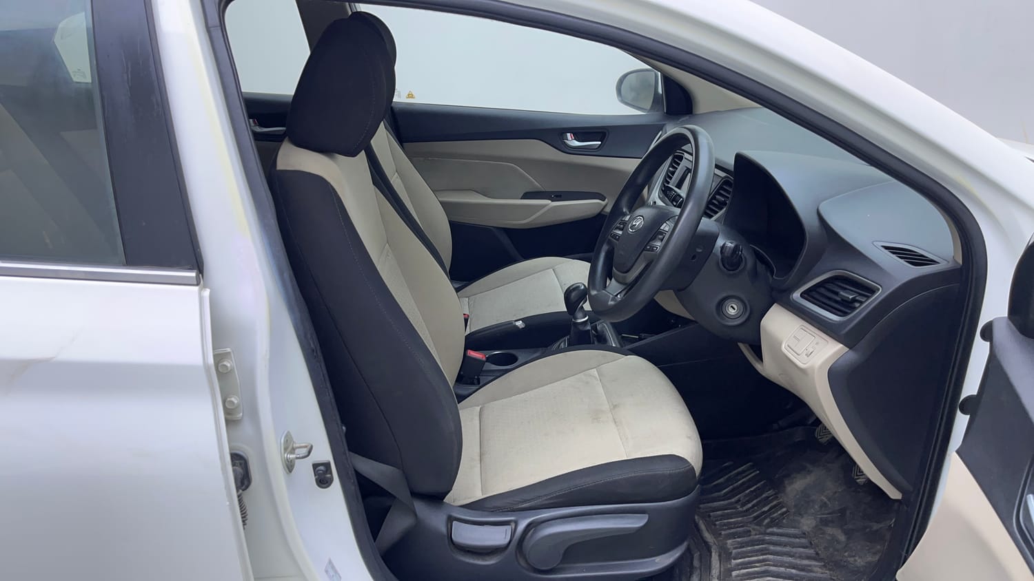 Used 2019 Hyundai Verna EX 1.4 VTVT Petrol Manual interior RIGHT SIDE FRONT DOOR CABIN VIEW
