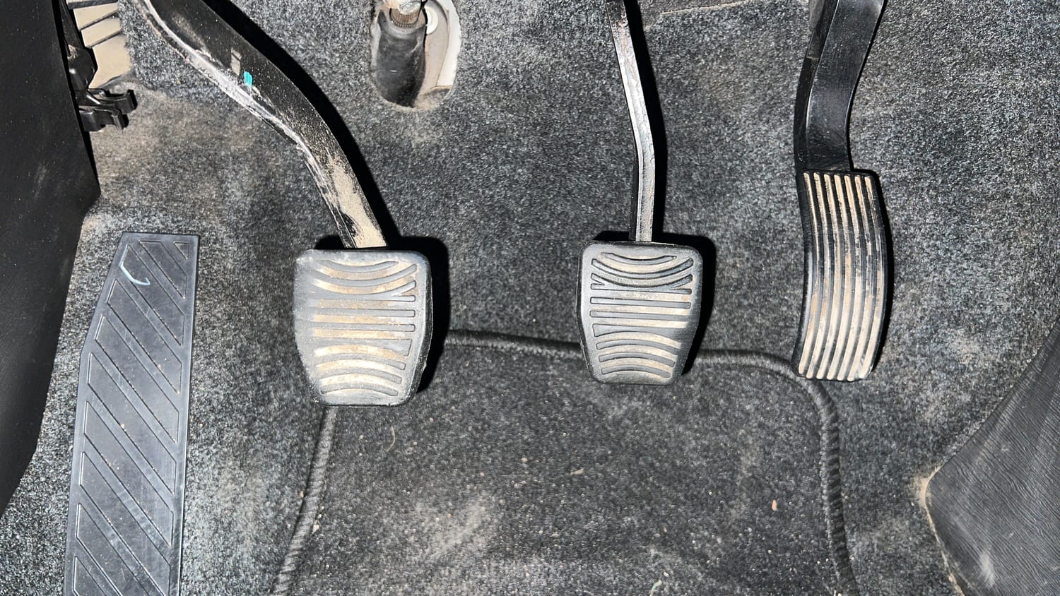 Used 2021 Mahindra XUV500 W7 Diesel Manual interior PEDALS VIEW