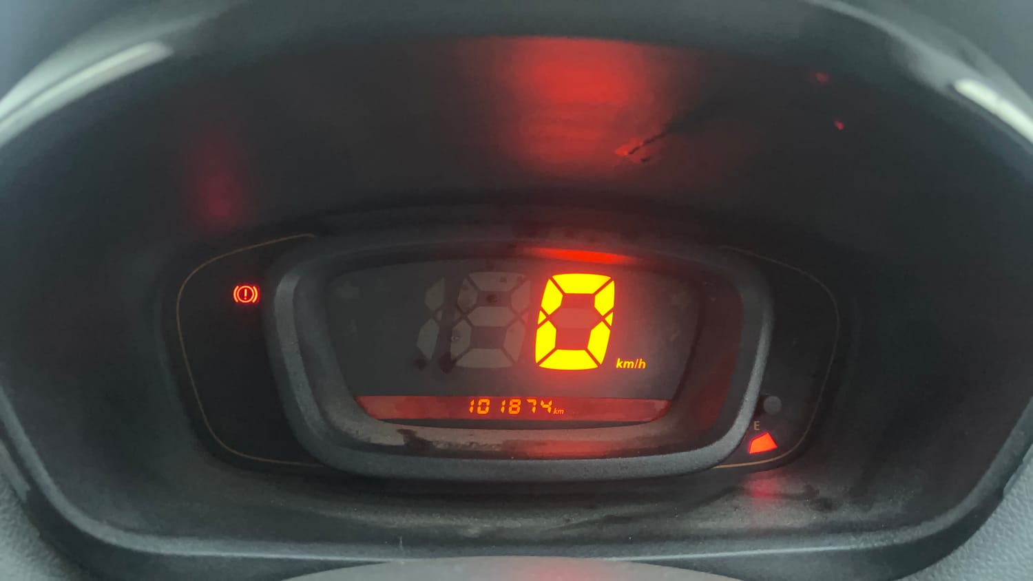 Used 2016 Renault Kwid RXT Petrol Manual interior CLUSTERMETER VIEW