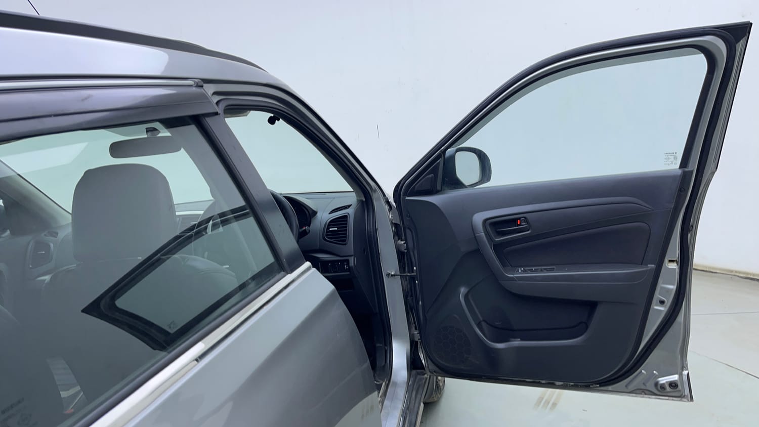 Used 2017 Maruti Suzuki Vitara Brezza VDi (O) Diesel Manual interior RIGHT FRONT DOOR OPEN VIEW