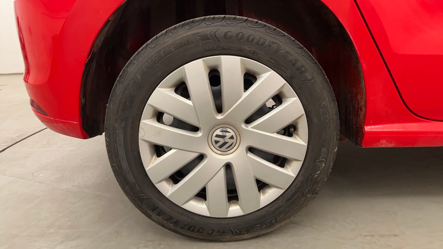 Used 2016 Volkswagen Polo Comfortline 1.2L (P) Petrol Manual tyres RIGHT REAR TYRE RIM VIEW