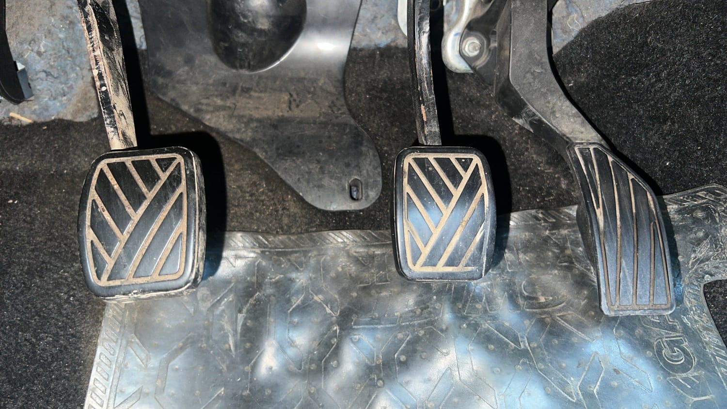 Used 2012 Maruti Suzuki Swift VXi Petrol Manual interior PEDALS VIEW
