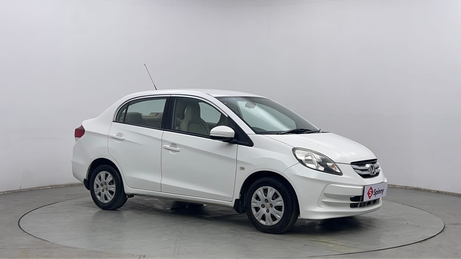 Used 2016 Honda Amaze 1.2 S i-VTEC Petrol Manual exterior RIGHT FRONT CORNER VIEW