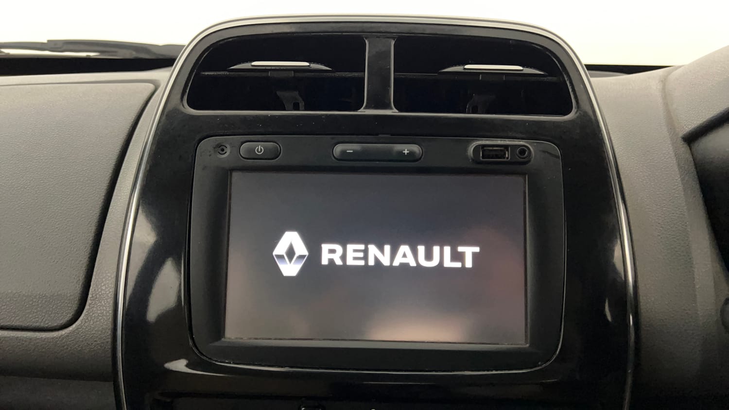 Used 2017 Renault Kwid 1.0 RXT AMT Opt Petrol Automatic top_features Integrated (in-dash) music system