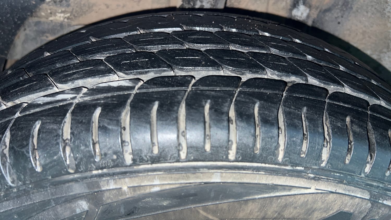 Used 2018 Hyundai Elite i20 Asta 1.2 AT Petrol Automatic tyres RIGHT REAR TYRE TREAD VIEW