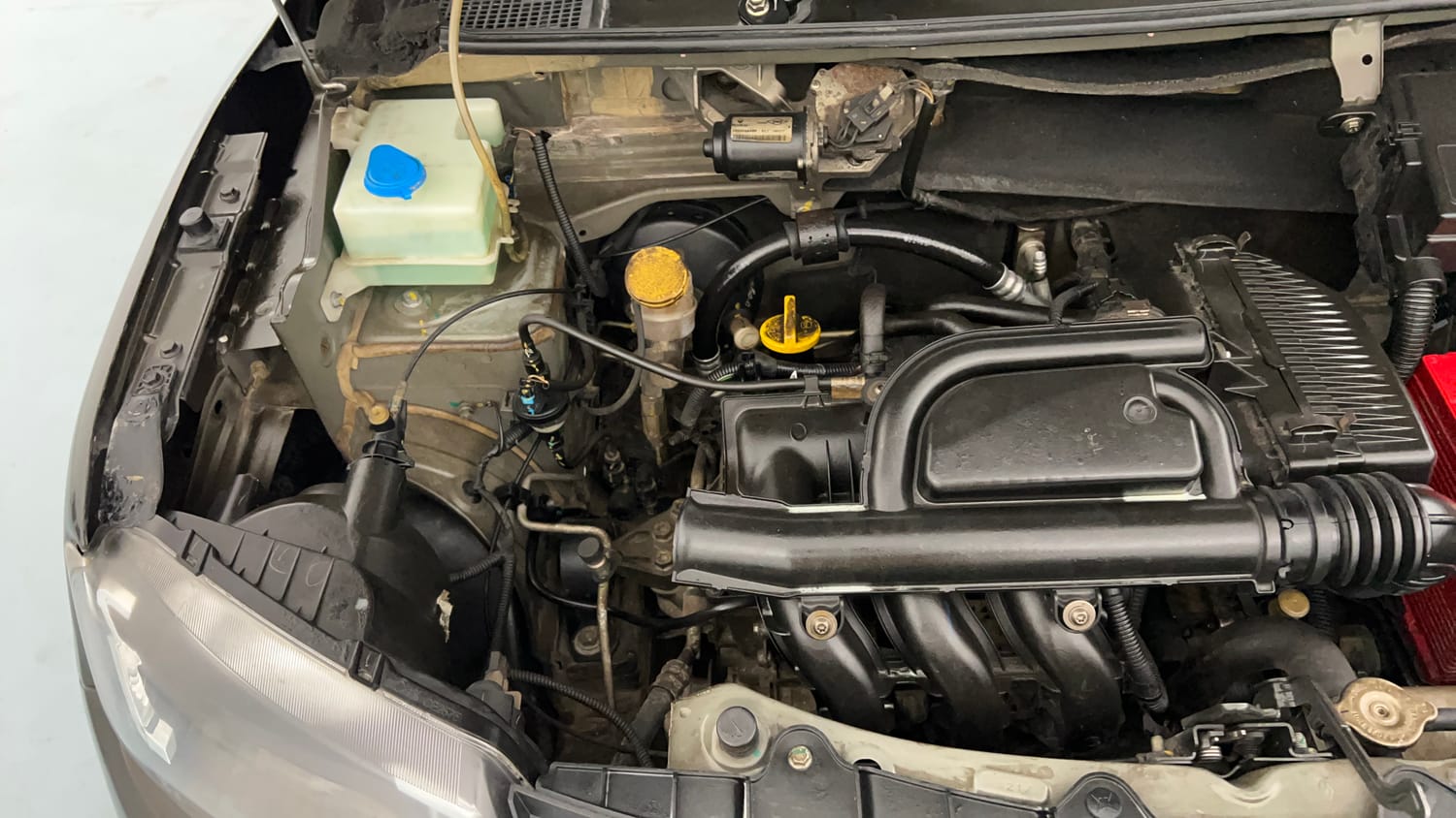 Used 2017 Renault Kwid 1.0 RXT AMT Opt Petrol Automatic engine ENGINE RIGHT SIDE VIEW