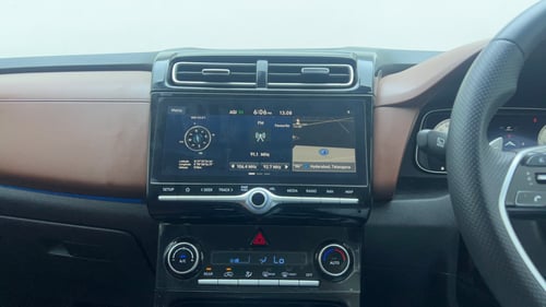 Used 2022 Hyundai Alcazar Signature (O) 6 STR 2.0 Petrol AT Petrol Automatic interior MUSIC SYSTEM & AC CONTROL VIEW