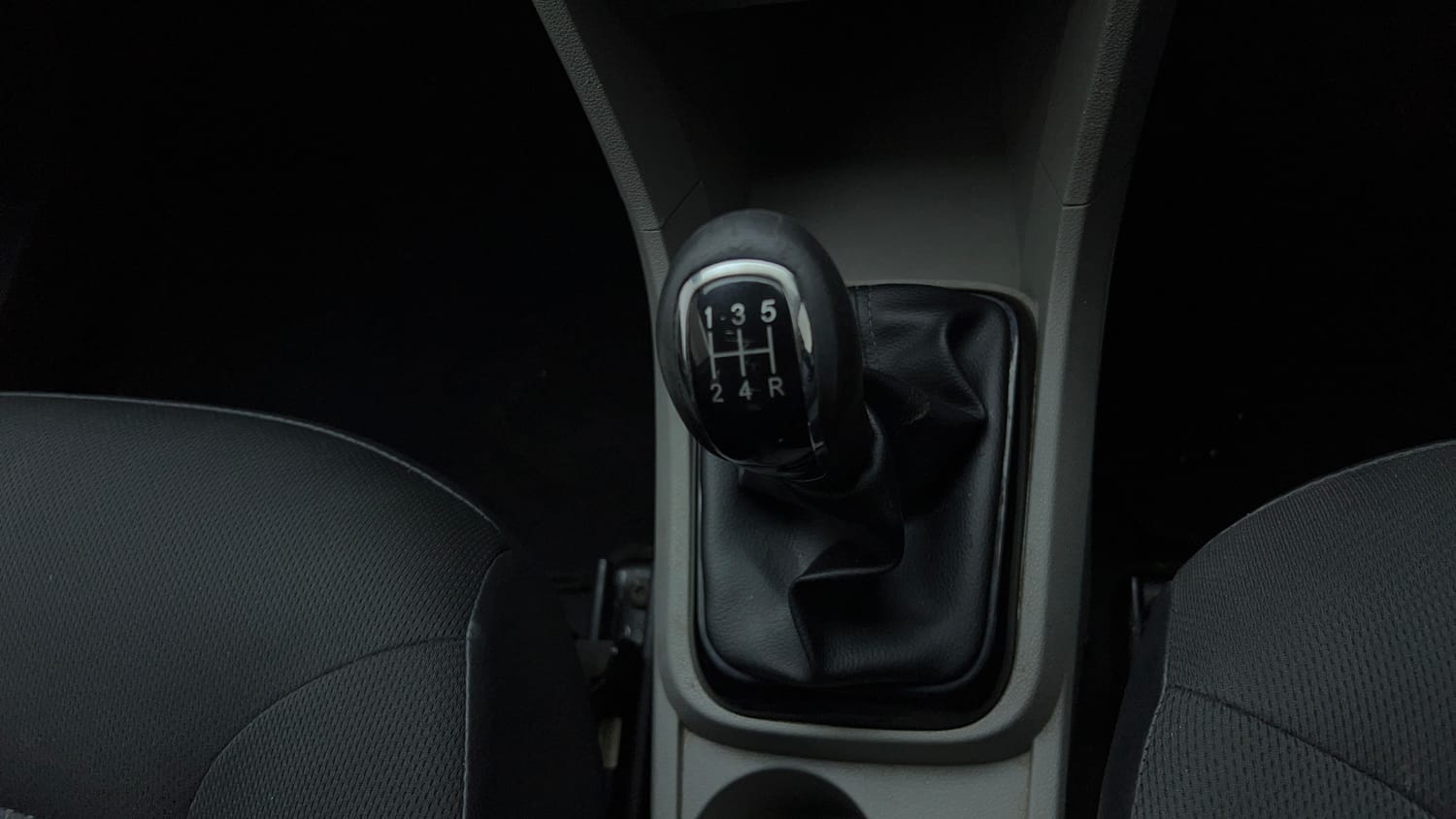 Used 2019 Tata Tiago Revotron XZ w/o Alloy Petrol Manual interior GEAR  KNOB VIEW
