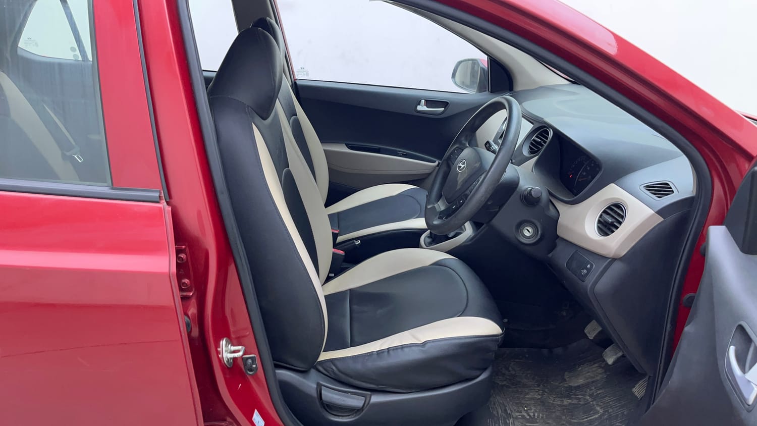 Used 2019 Hyundai Grand i10 Sportz 1.2 Kappa VTVT Petrol Manual interior RIGHT SIDE FRONT DOOR CABIN VIEW
