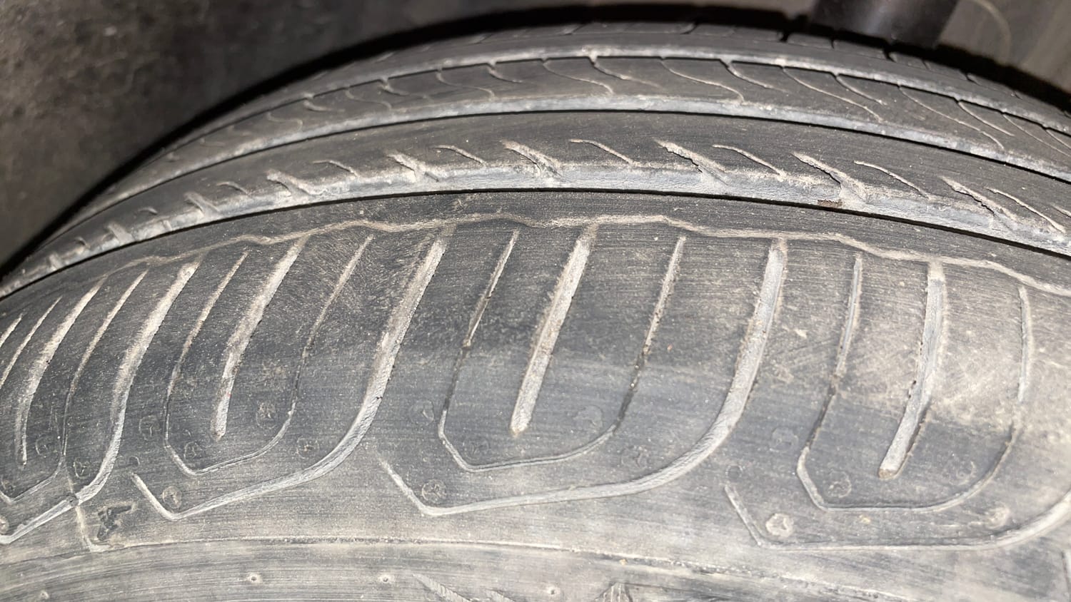 Used 2017 Tata Tigor Revotorq XZ (O) Diesel Manual tyres RIGHT FRONT TYRE TREAD VIEW