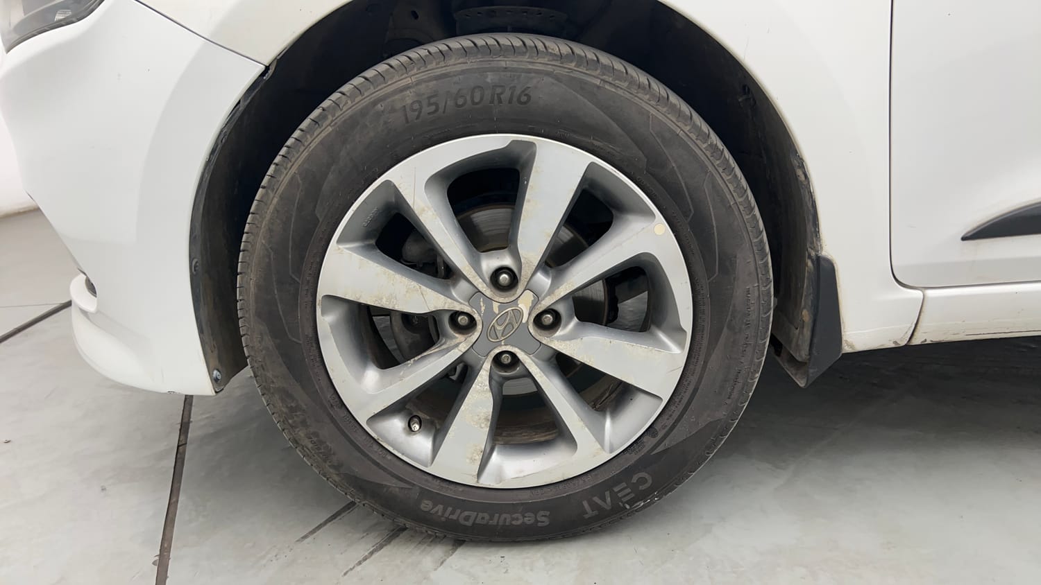 Used 2017 Hyundai Elite i20 Asta 1.2 Petrol Manual tyres LEFT FRONT TYRE RIM VIEW