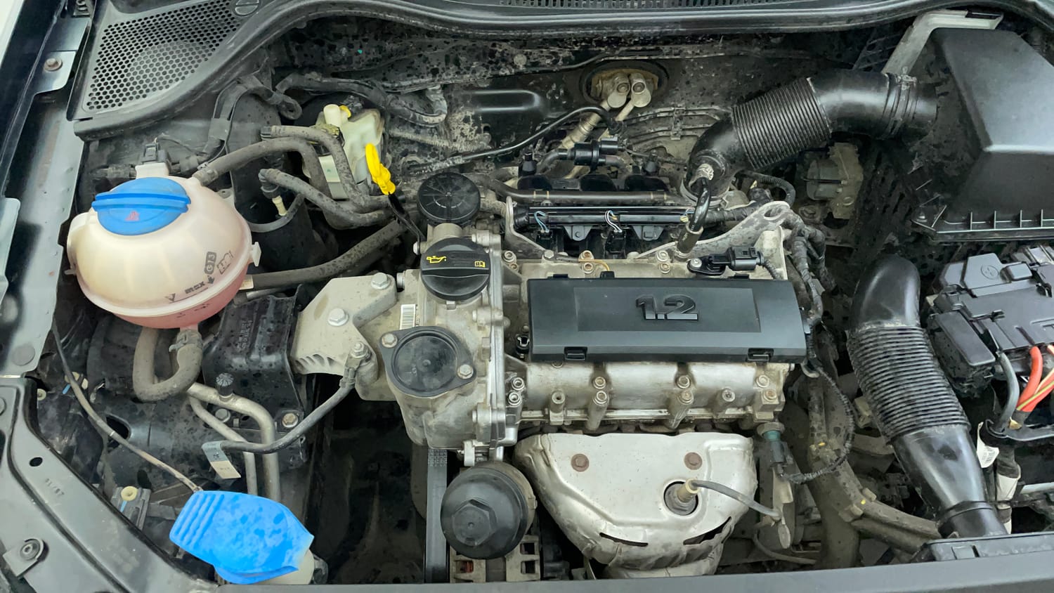 Used 2016 Volkswagen Ameo Highline1.2L (P) Petrol Manual engine ENGINE RIGHT SIDE VIEW