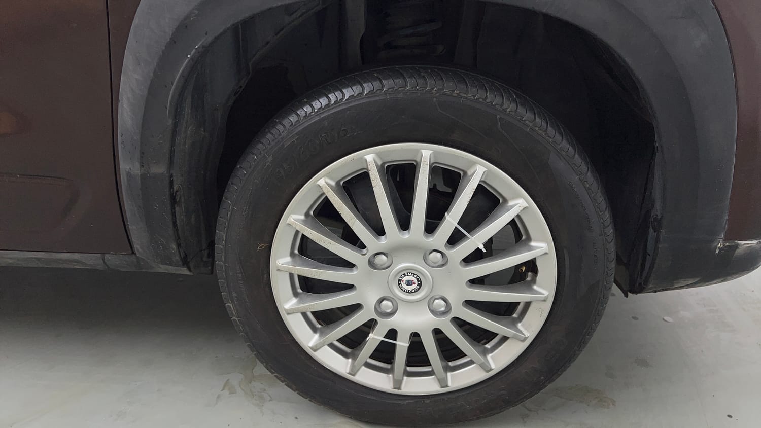 Used 2021 Renault Kiger RXT AMT Petrol Automatic tyres RIGHT FRONT TYRE RIM VIEW