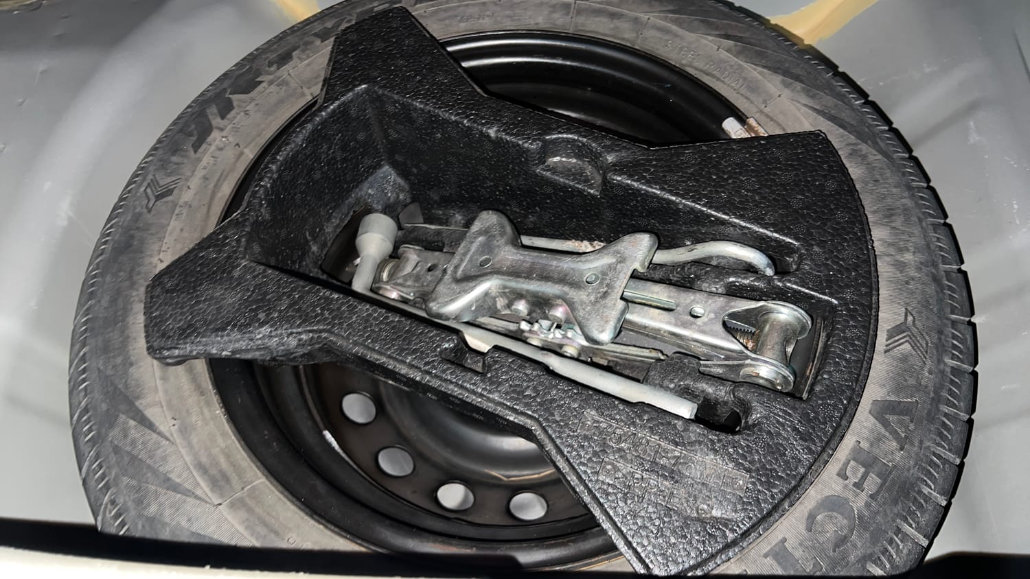Used 2017 Maruti Suzuki Celerio ZXi AMT Petrol Automatic tyres SPARE TYRE VIEW