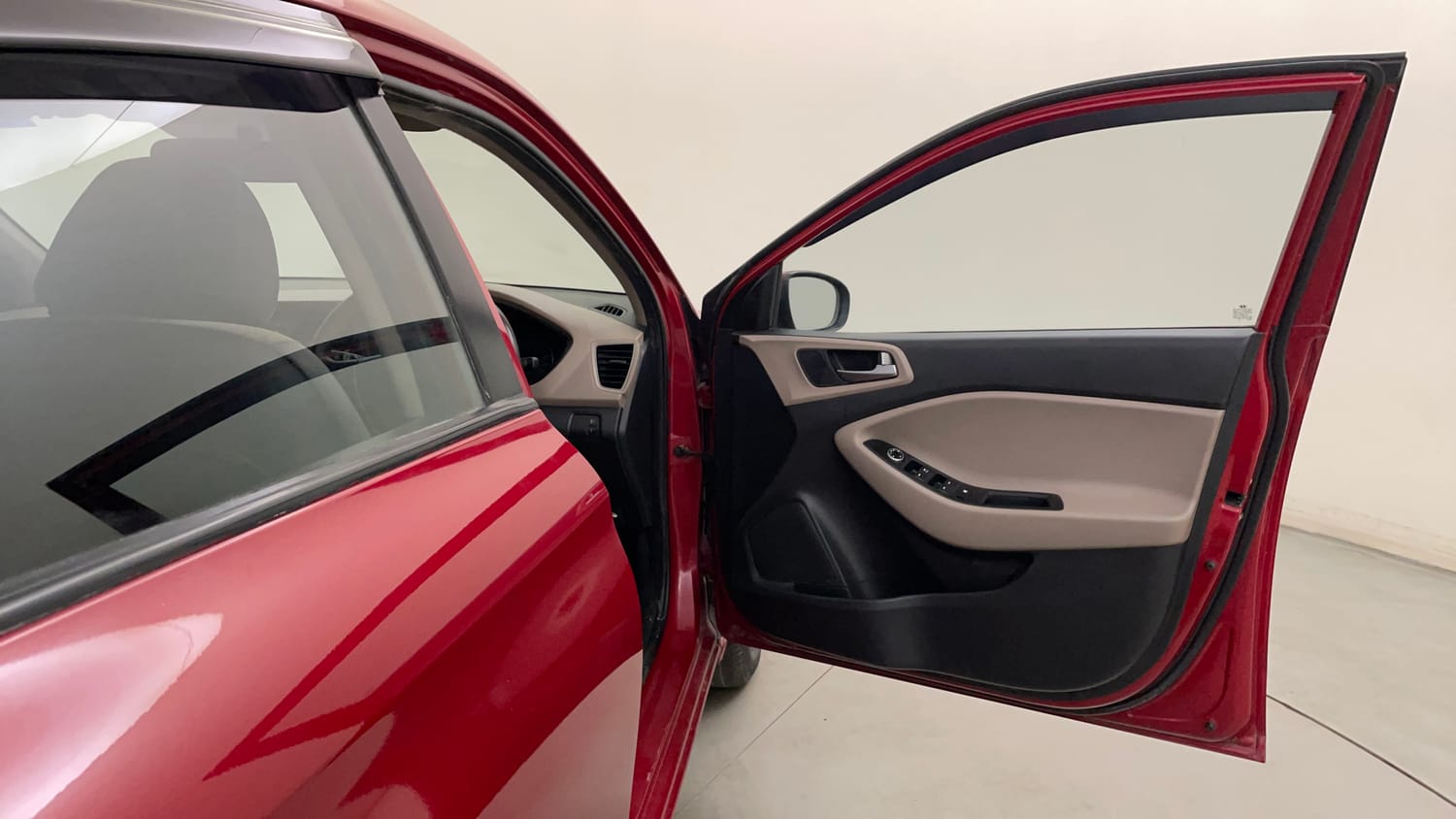 Used 2015 Hyundai Elite i20 Magna 1.2 Petrol Manual interior RIGHT FRONT DOOR OPEN VIEW