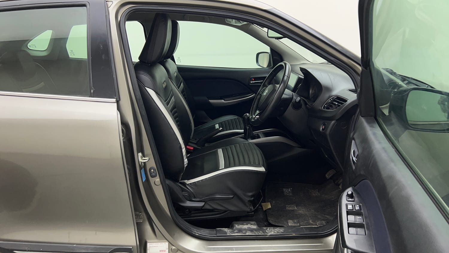 Used 2019 Maruti Suzuki Baleno Alpha Petrol Manual interior RIGHT SIDE FRONT DOOR CABIN VIEW