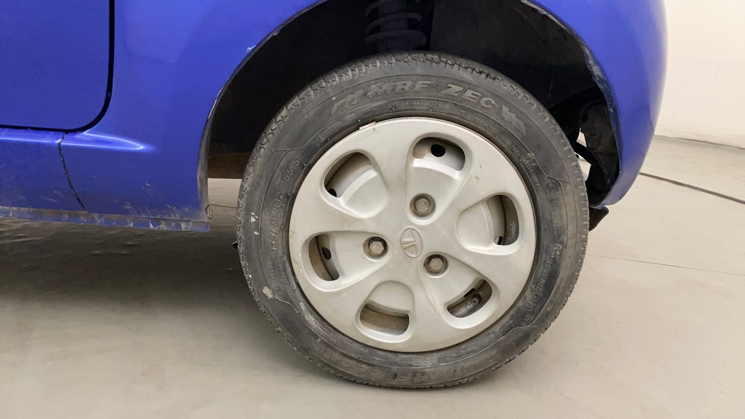 Used 2014 Tata Nano LX Petrol Manual tyres RIGHT FRONT TYRE RIM VIEW