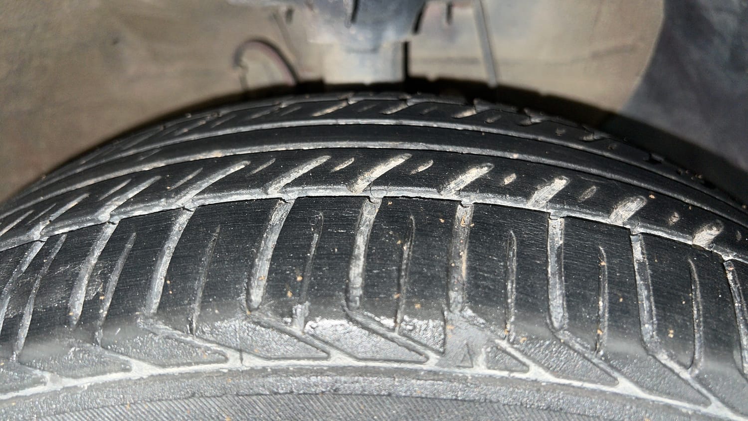 Used 2016 Hyundai Elite i20 Sportz 1.2 Petrol Manual tyres RIGHT FRONT TYRE TREAD VIEW