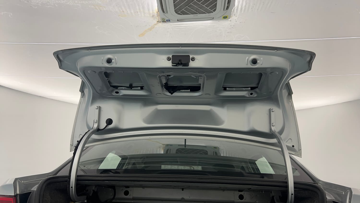 Used 2019 Volkswagen Ameo Comfortline 1.0L (P) Petrol Manual interior DICKY DOOR OPEN VIEW