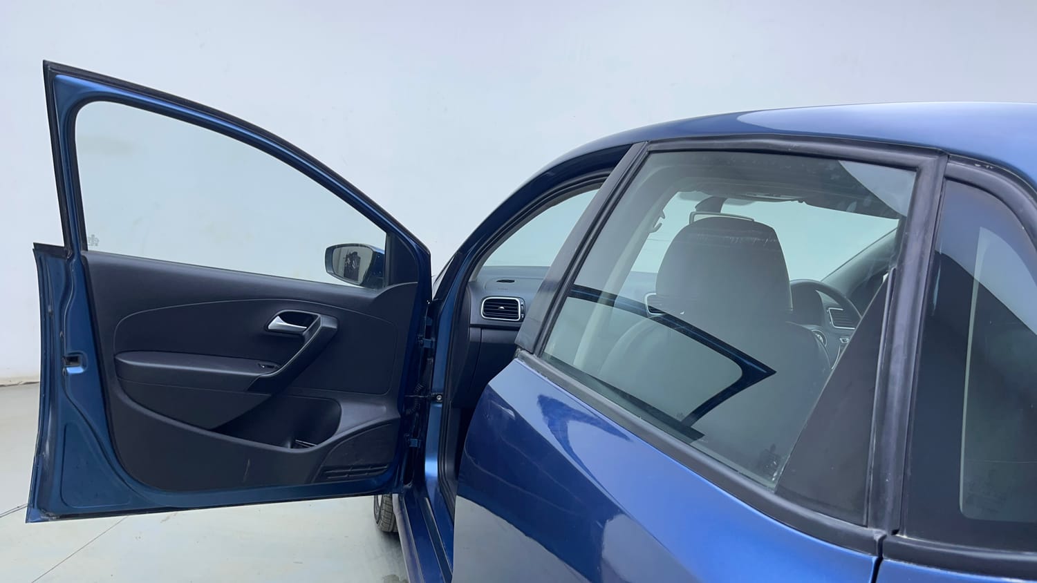 Used 2017 Volkswagen Polo Highline Plus 1.2( P)16 Alloy Petrol Manual interior LEFT FRONT DOOR OPEN VIEW