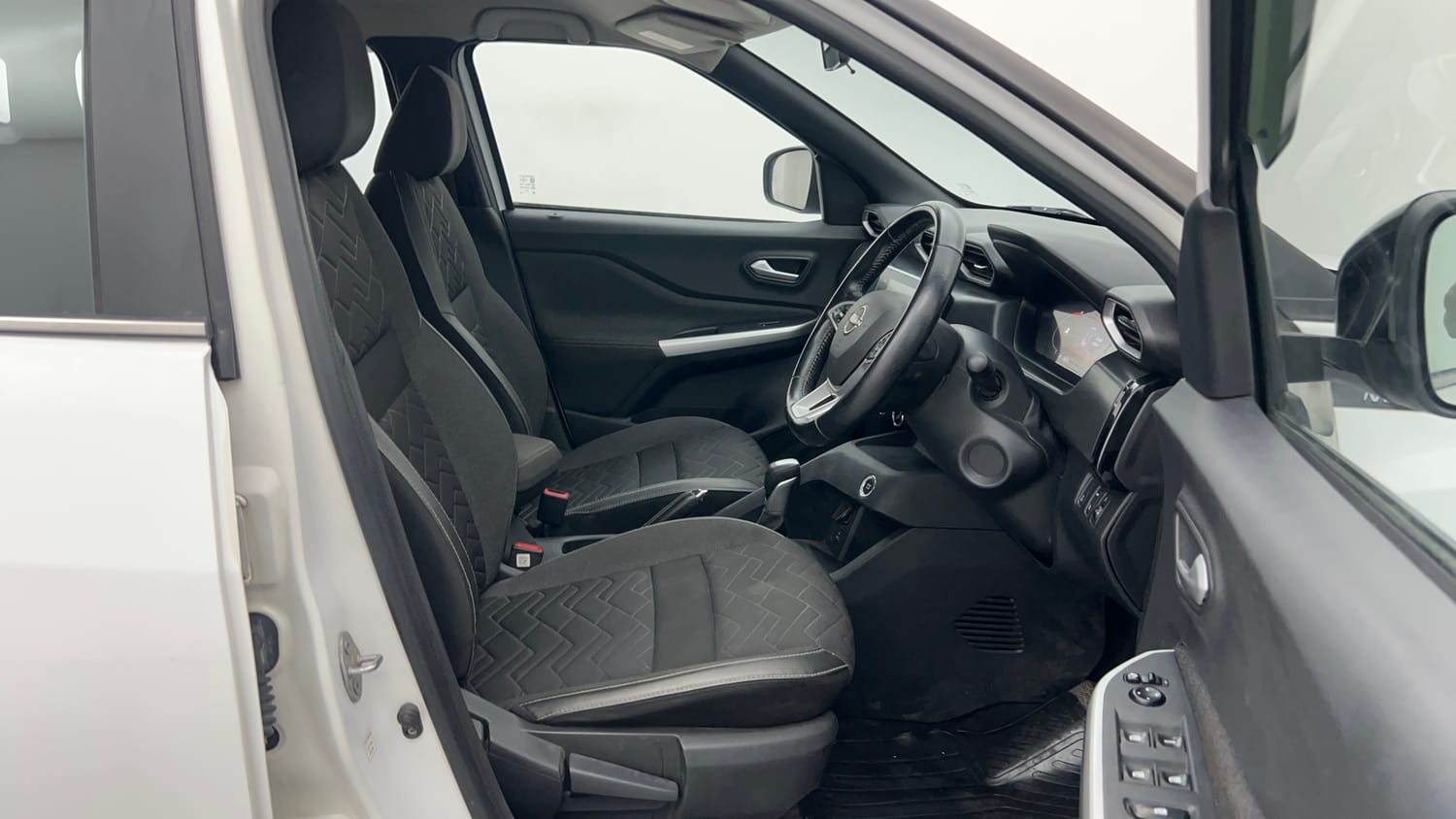Used 2024 Nissan Magnite XV Premium Turbo CVT Petrol Automatic interior RIGHT SIDE FRONT DOOR CABIN VIEW