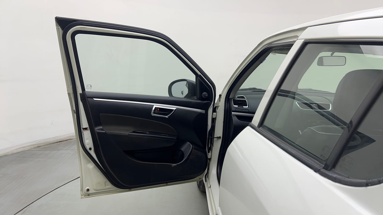 Used 2015 Maruti Suzuki Swift Lxi (O) Petrol Manual interior LEFT FRONT DOOR OPEN VIEW