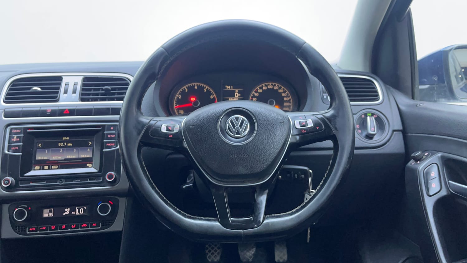 Used 2017 Volkswagen Polo Highline Plus 1.2( P)16 Alloy Petrol Manual interior STEERING VIEW