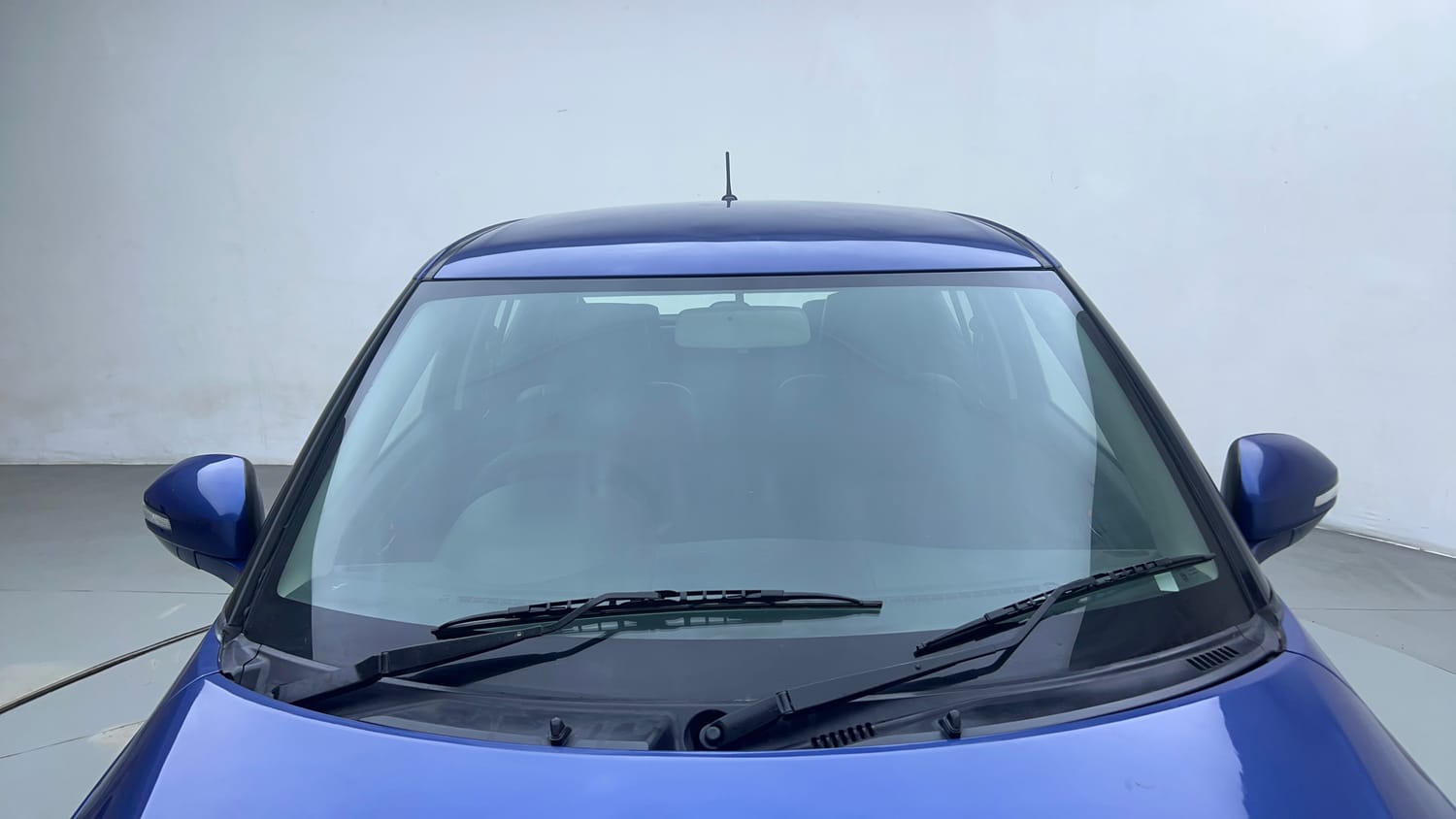 Used 2012 Maruti Suzuki Swift VXi Petrol Manual exterior FRONT WINDSHIELD VIEW