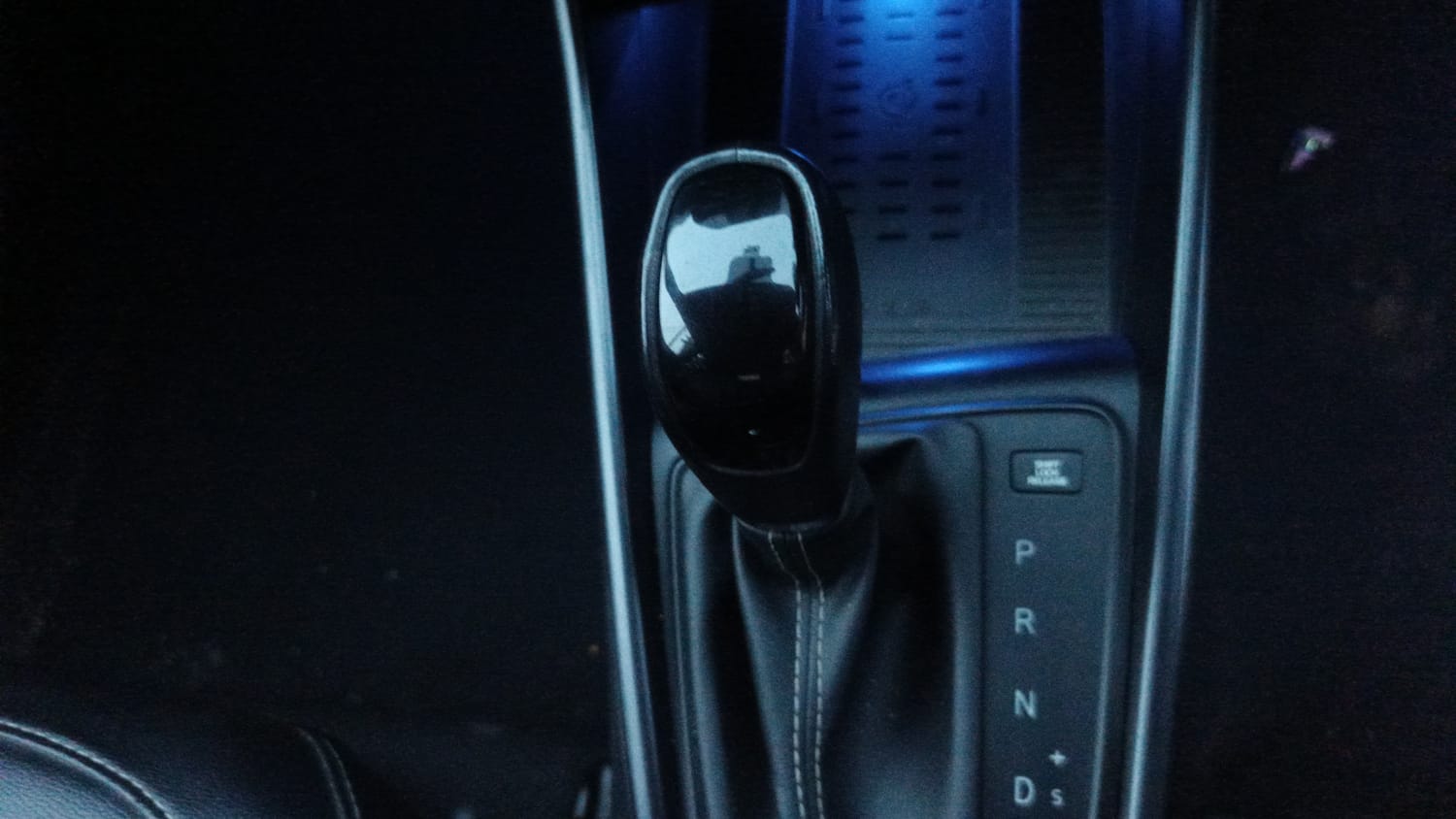 Used 2021 Hyundai i20 Asta 1.0 Turbo DCT Petrol Automatic interior GEAR  KNOB VIEW