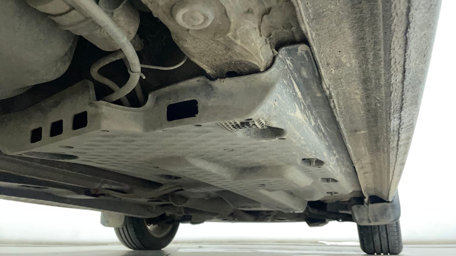 Used 2016 Volkswagen Ameo Highline1.2L (P) Petrol Manual extra REAR RIGHT UNDERBODY VIEW