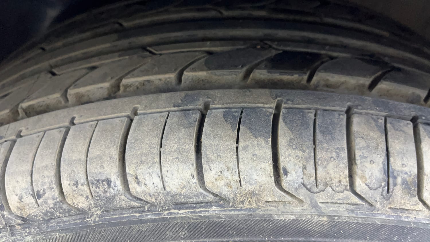 Used 2017 Volkswagen Polo Highline Plus 1.2( P)16 Alloy Petrol Manual tyres LEFT FRONT TYRE TREAD VIEW