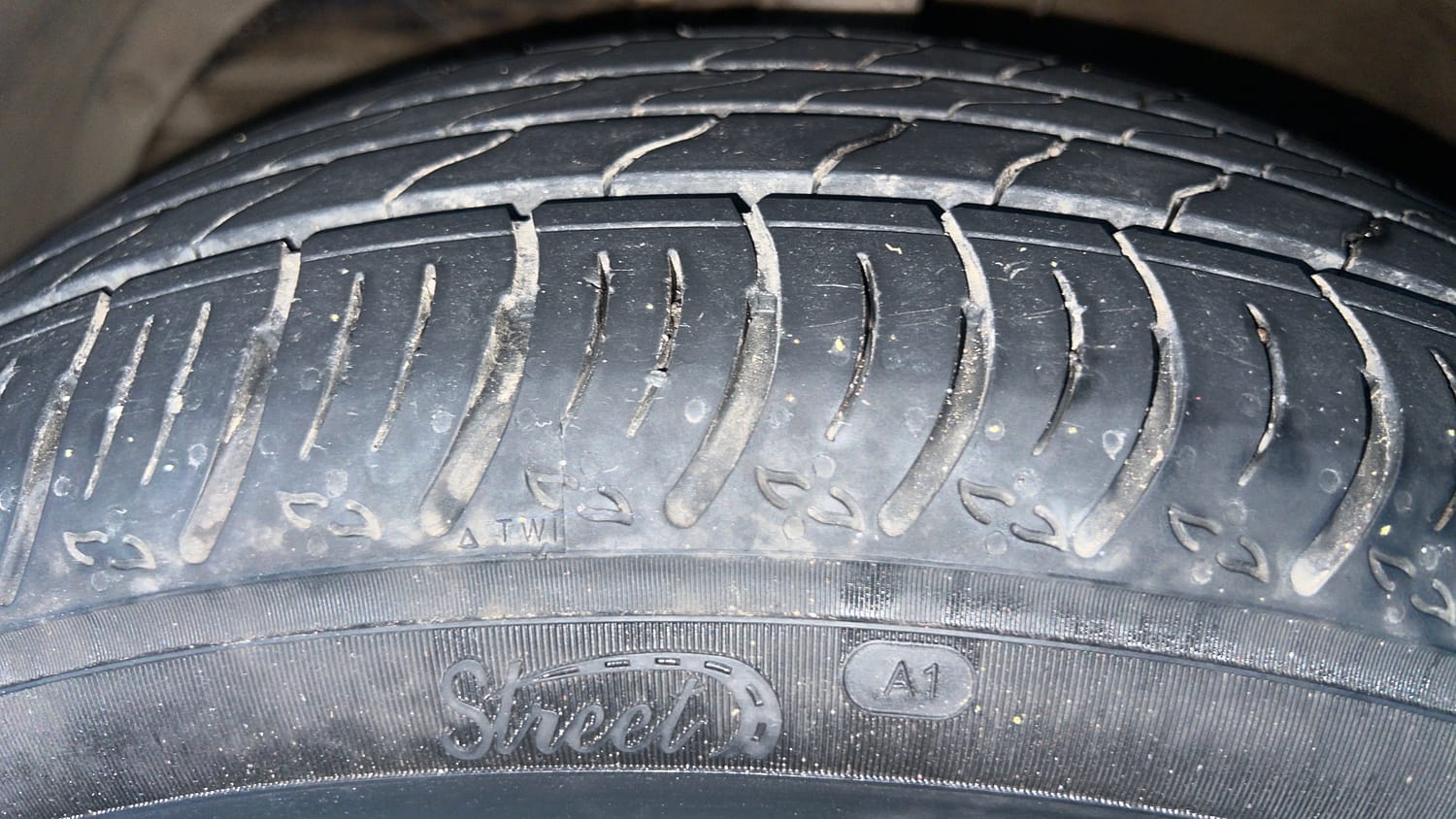 Used 2025 Maruti Suzuki XL6 Alpha Plus MT Petrol Petrol Manual tyres LEFT FRONT TYRE TREAD VIEW