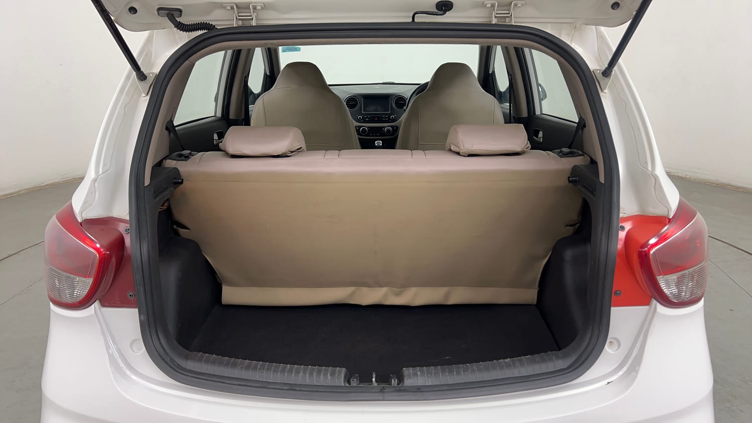 Used 2017 Hyundai Grand i10 Asta 1.2 Kappa VTVT Petrol Manual interior DICKY INSIDE VIEW