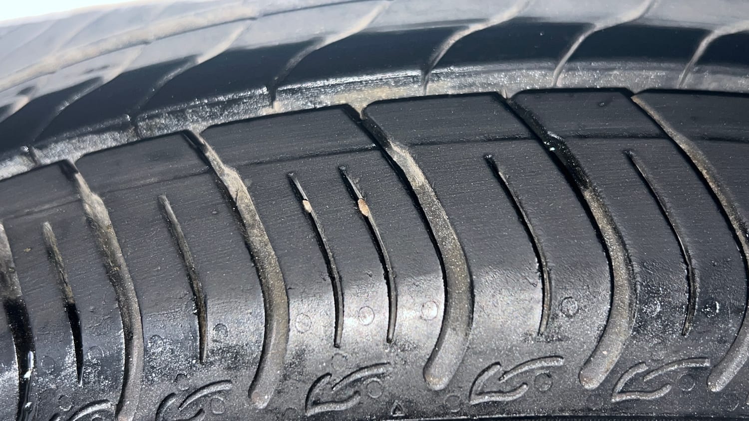 Used 2016 Honda Amaze 1.2 S i-VTEC Petrol Manual tyres RIGHT FRONT TYRE TREAD VIEW