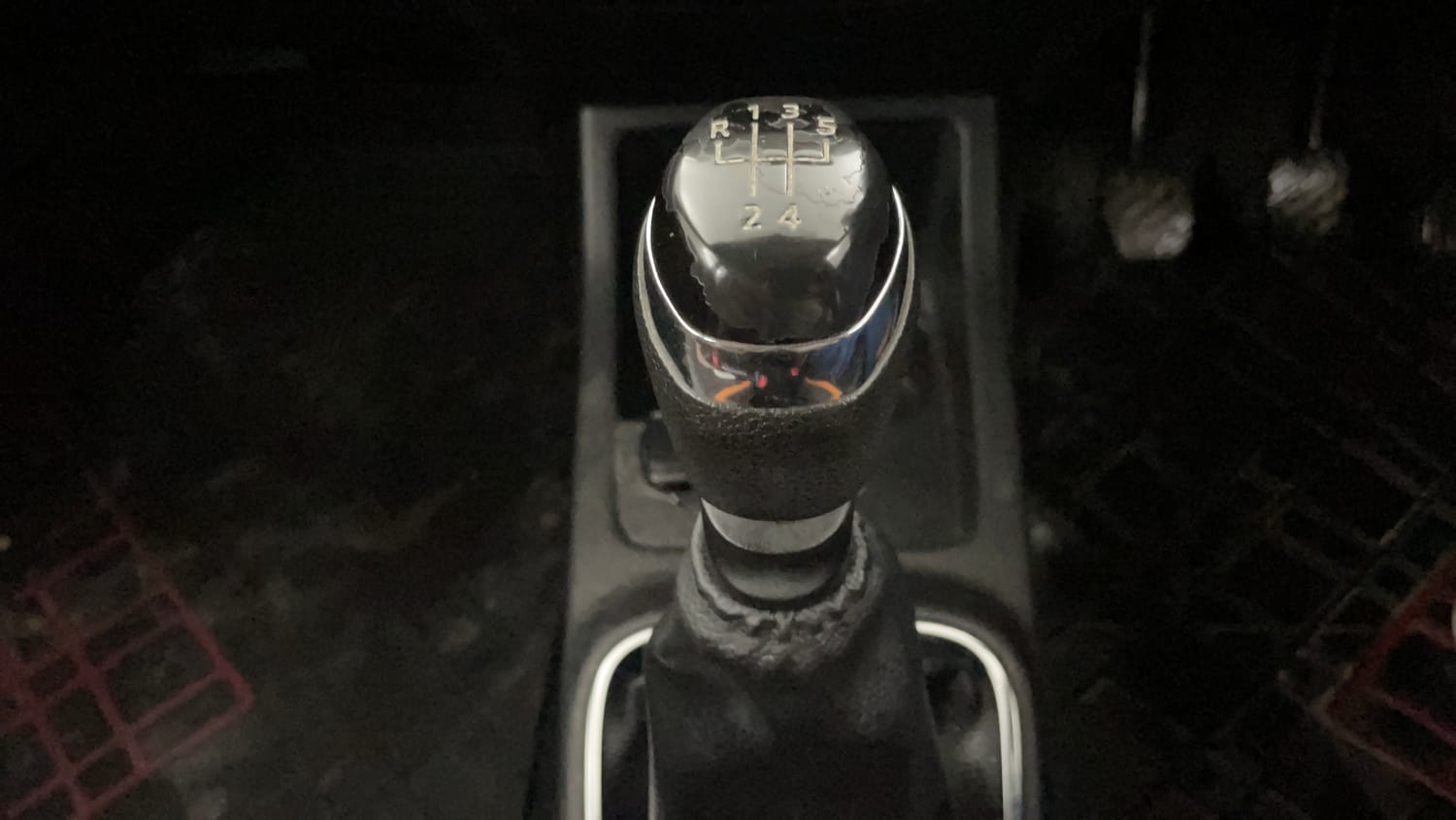 Used 2019 Renault Kwid RXT (O) 1.0 SCE Edition Petrol Manual interior GEAR  KNOB VIEW