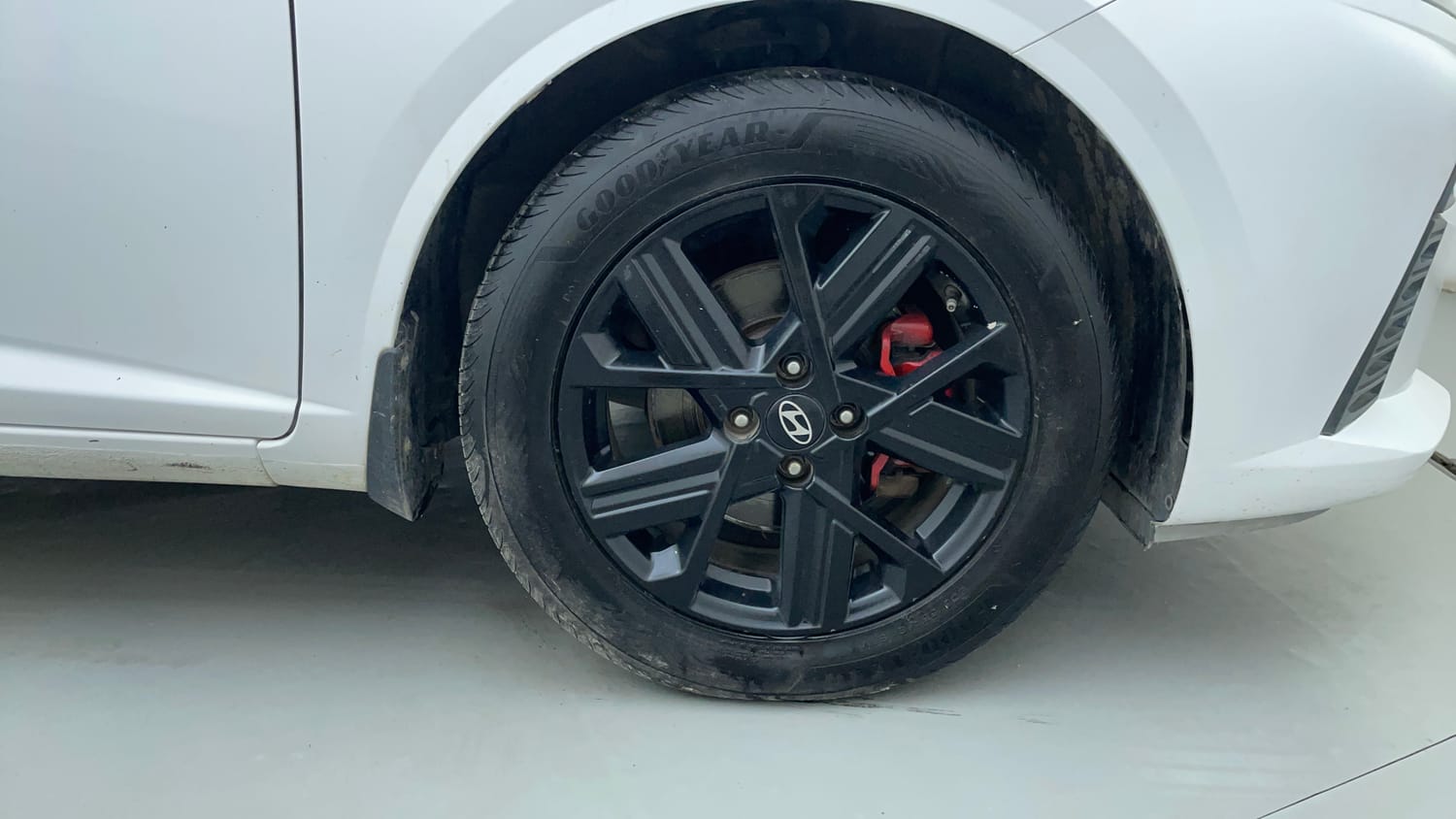 Used 2023 Hyundai Verna SX (O) 1.5 Turbo Petrol MT Petrol Manual tyres RIGHT FRONT TYRE RIM VIEW