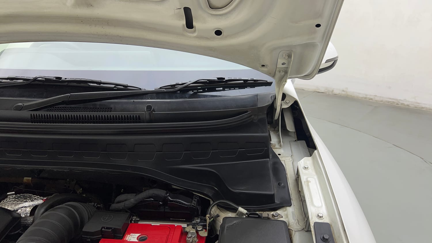 Used 2021 Kia Sonet HTX 1.5 Diesel Manual engine ENGINE LEFT SIDE HINGE & APRON VIEW