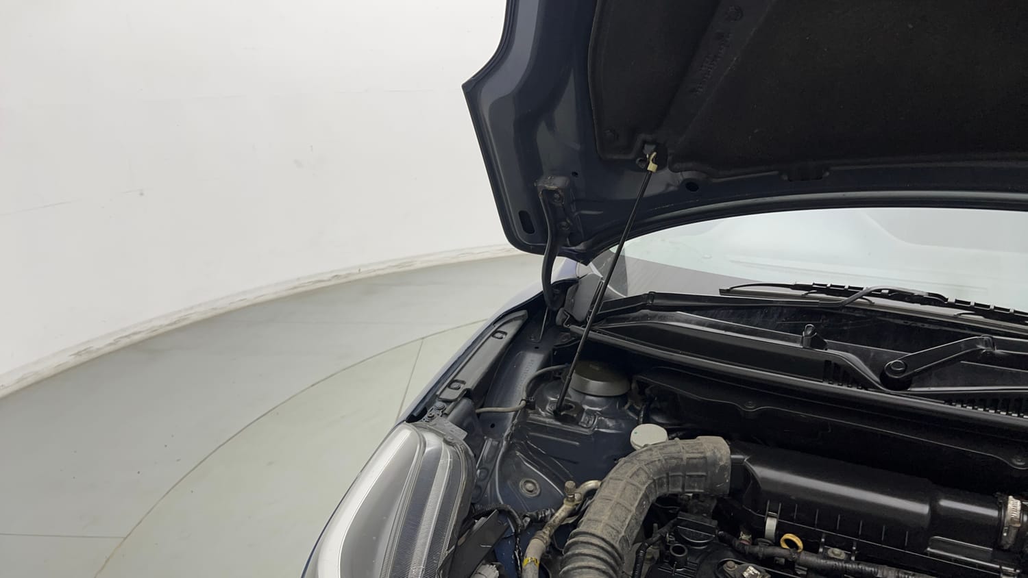 Used 2019 Maruti Suzuki Baleno Alpha Petrol Manual engine ENGINE RIGHT SIDE HINGE & APRON VIEW