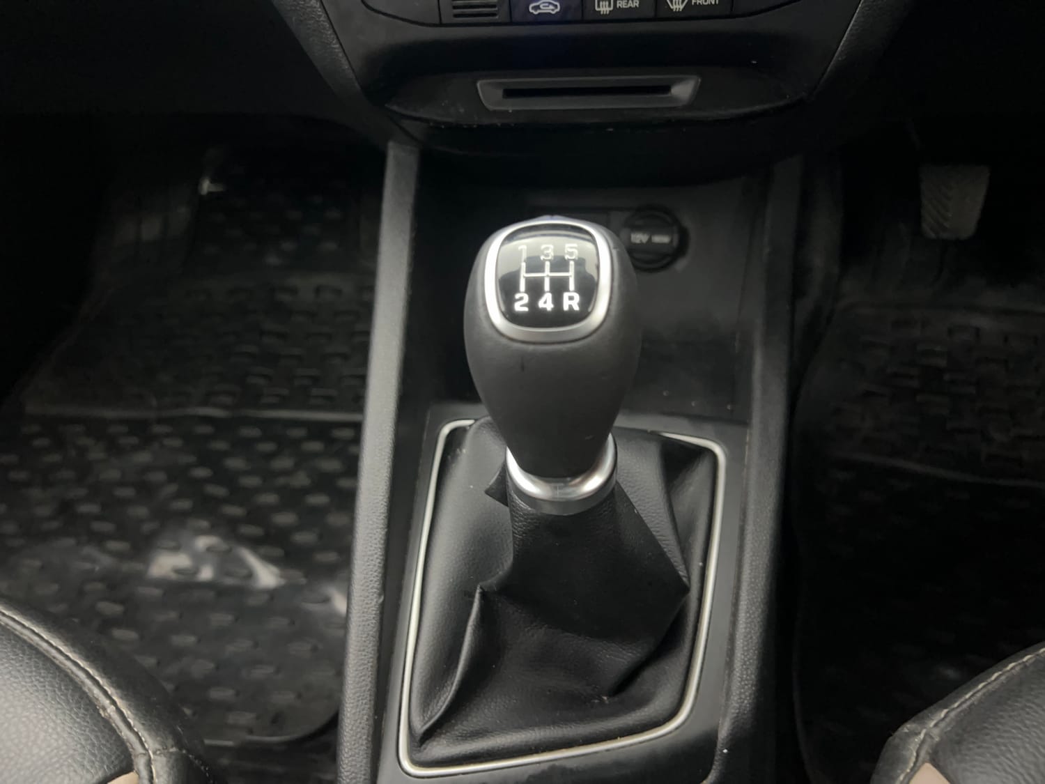 Used 2017 Hyundai Elite i20 Asta 1.2 Petrol Manual interior GEAR  KNOB VIEW