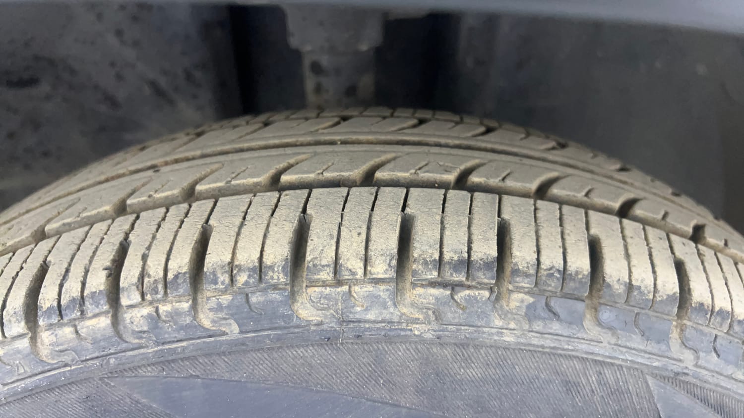Used 2018 Renault Kwid 1.0 RXT AMT Opt Petrol Automatic tyres RIGHT FRONT TYRE TREAD VIEW