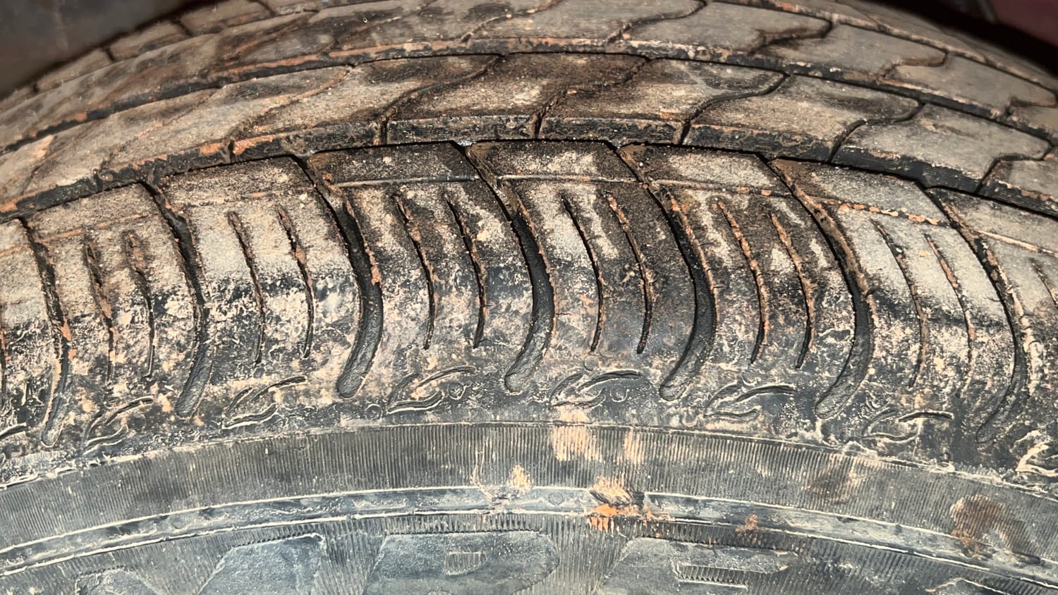 Used 2020 Ford Figo Titanium 1.2 Ti-VCT MT Petrol Manual tyres RIGHT REAR TYRE TREAD VIEW