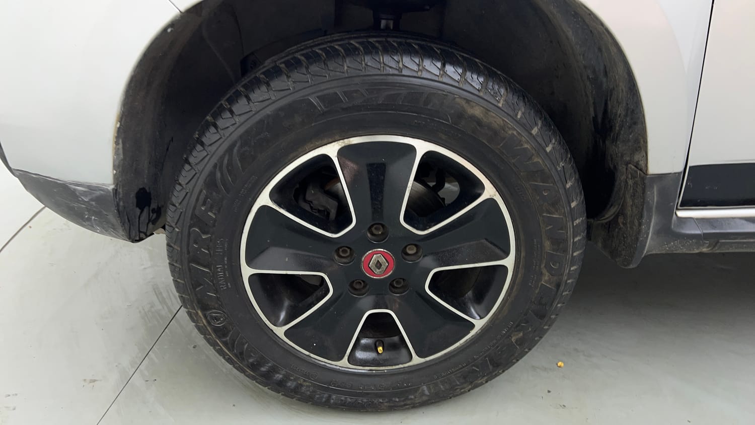 Used 2018 Renault Duster RXS CVT Petrol Automatic tyres LEFT FRONT TYRE RIM VIEW