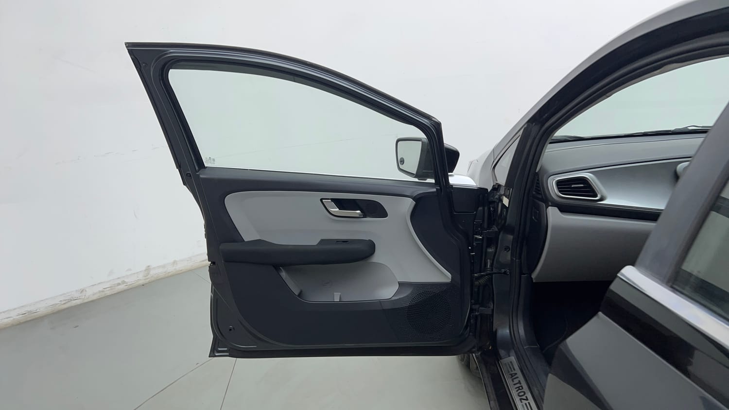 Used 2020 Tata Altroz XZ Petrol Petrol Manual interior LEFT FRONT DOOR OPEN VIEW