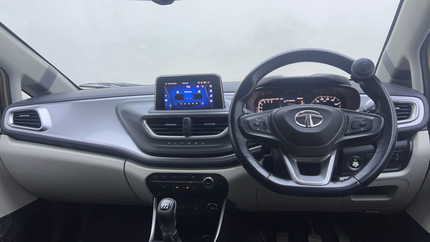 Used 2021 Tata Altroz XZ Plus Petrol Petrol Manual interior DASHBOARD VIEW