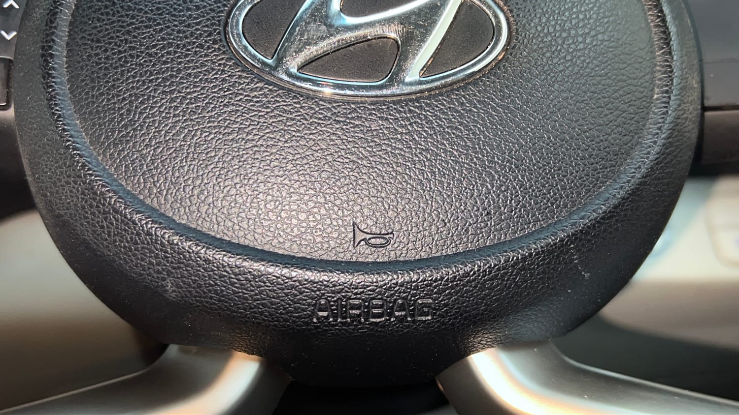 Used 2022 Hyundai Venue SX 1.2 Petrol Petrol Manual top_features Airbags