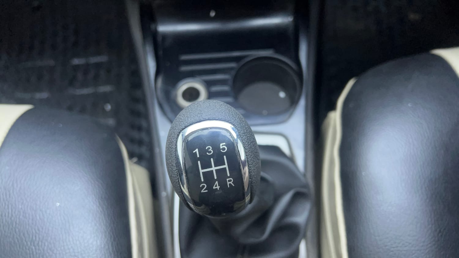 Used 2016 Tata Zest XMS Petrol Petrol Manual interior GEAR  KNOB VIEW