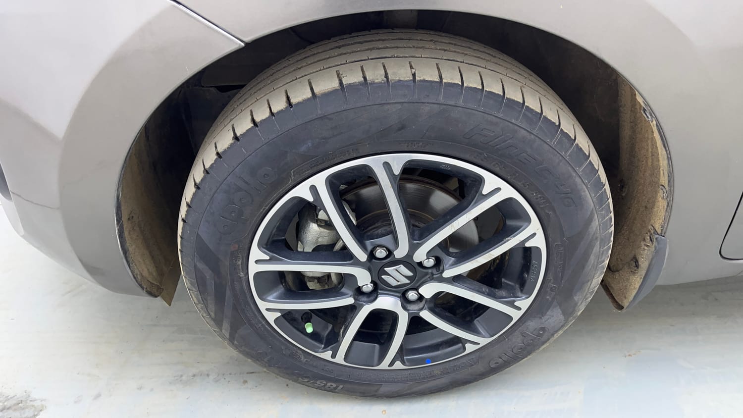 Used 2023 Maruti Suzuki Swift ZXi Plus AMT Petrol Automatic tyres LEFT FRONT TYRE RIM VIEW