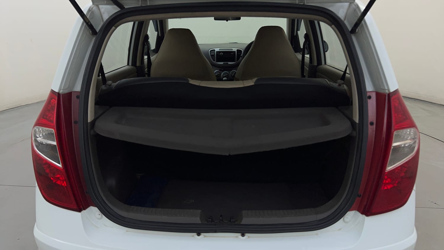 Used 2012 Hyundai i10 Magna 1.1 iRDE2 Petrol Manual interior DICKY INSIDE VIEW