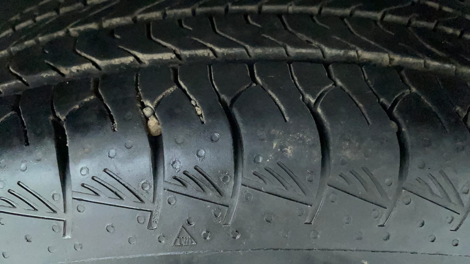 Used 2023 Maruti Suzuki Grand Vitara Alpha Smart Hybrid Petrol Manual tyres RIGHT FRONT TYRE TREAD VIEW