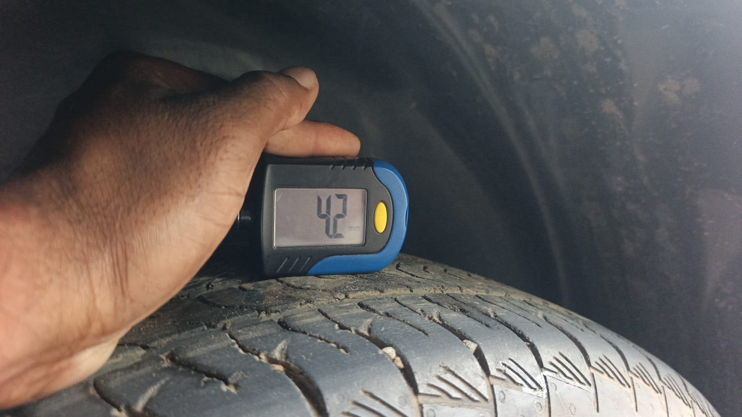Used 2022 Maruti Suzuki Grand Vitara Alpha Smart Hybrid AT Petrol Automatic tyres RIGHT REAR TYRE TREAD VIEW